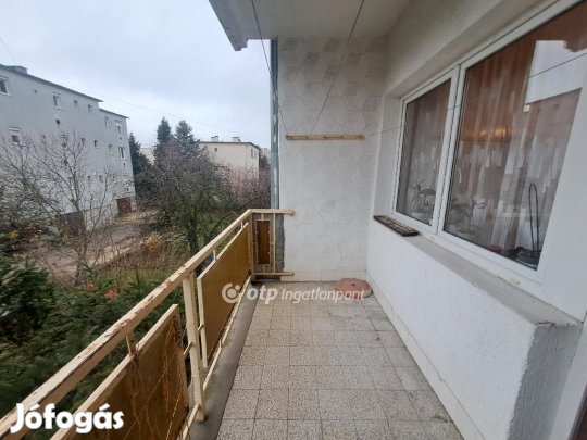 Veszprémi 80 nm-es lakás eladó