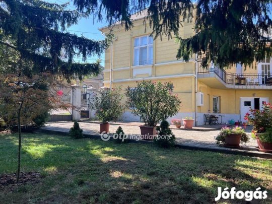 Veszprémi eladó 210 nm-es ház