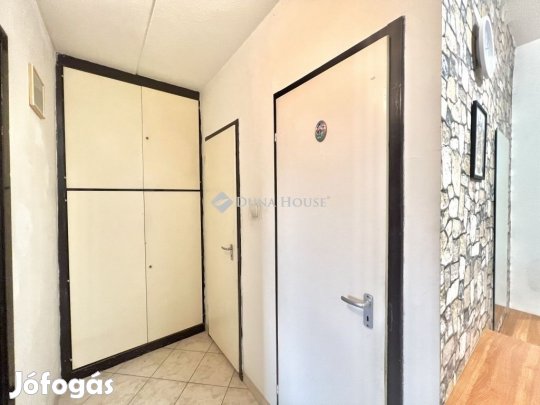 Veszprémi eladó 52 nm-es lakás