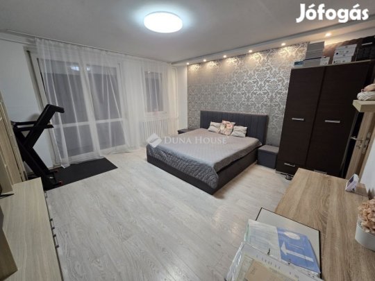 Veszprémi eladó 70 nm-es lakás