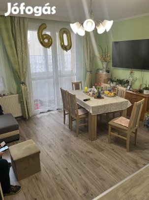 Veszprémi teljes körűen felújított panellakás Eladó!