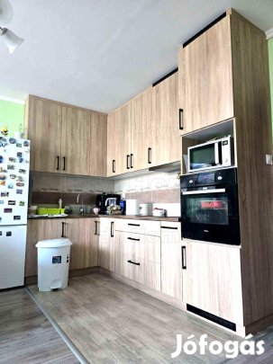 Veszprémi teljes körűen felújított panellakás Eladó!