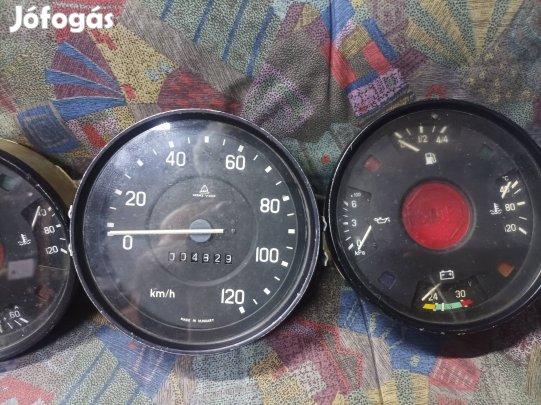 Veterán Ikarus órák egyben.