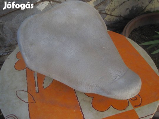 Veterán Komár vagy Berva ülés eredeti gumival