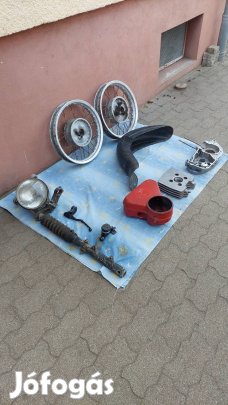 Veterán MZ alkatrészek eladók