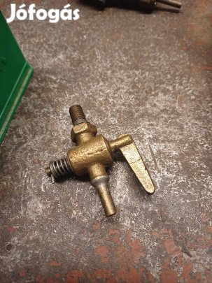 Veterán jármű benzincsap.