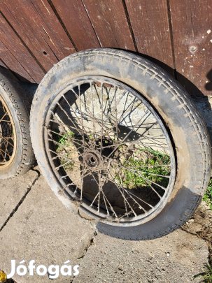 Veterán jawa és csepel kerekek.