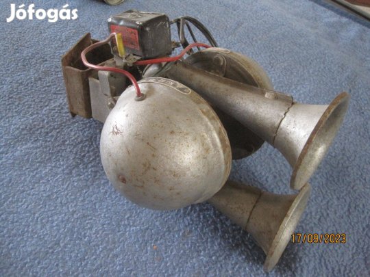 Veterán magyar harsona pár mély és magas hangú 12 V