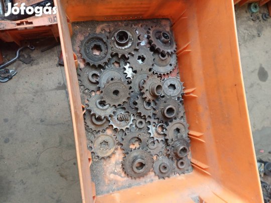 Veterán motor lánckerék.