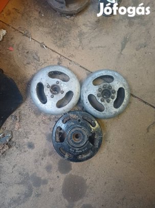 Veterán motor lendkerék.