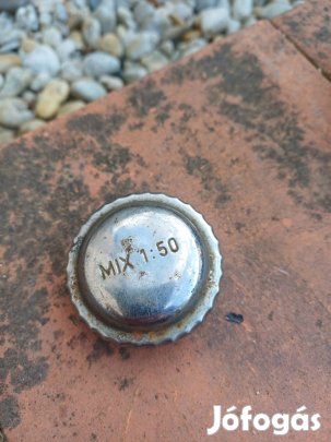 Veterán motor tanksapka.