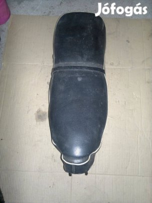 Veterán motorkerékpár ülés