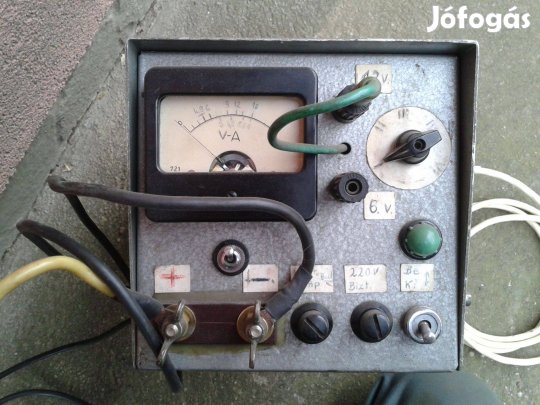 Veterán régi akku töltő