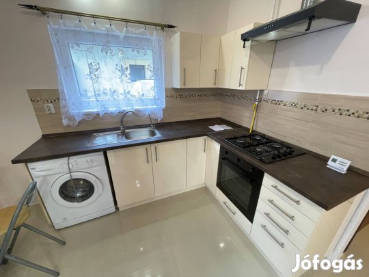 Vezér utcák környékén nappalis, 1 szobás ház