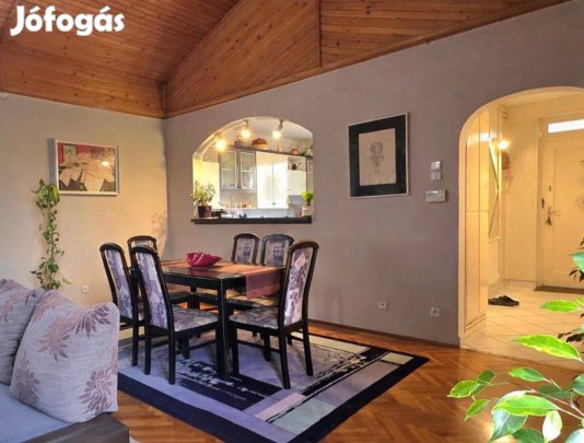 Vezér úti lakótelepen eladó családi ház