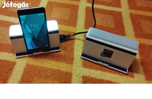 Vezeték nélküli telefon töltés, és 4d. USB port, valamint kislámpa