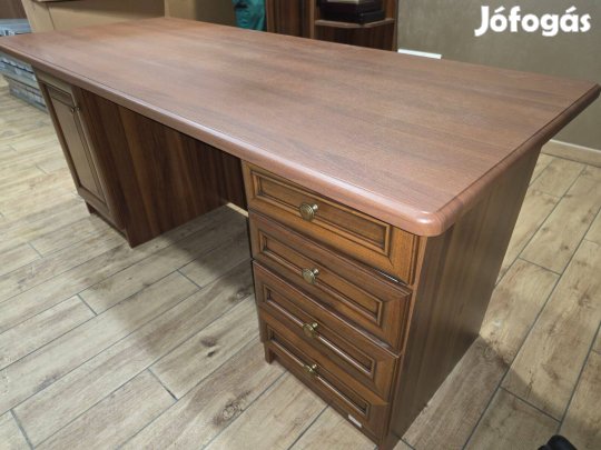 Vezetői asztal eladó!