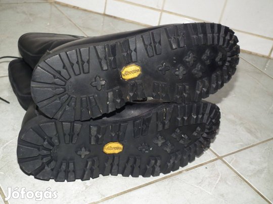 Vibram talpú surranó punk bakancs ejtőernyős katonai bakancs
