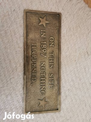 Vicces bronz tábla