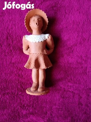 Vidám Éneklő Lány agyagszobor