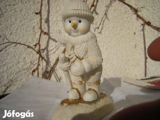Vidám síelő figura téli dekorációhoz