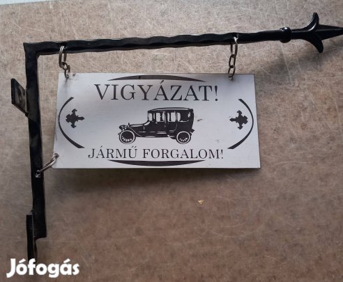 Vigyázat! Járműforgalom tábla