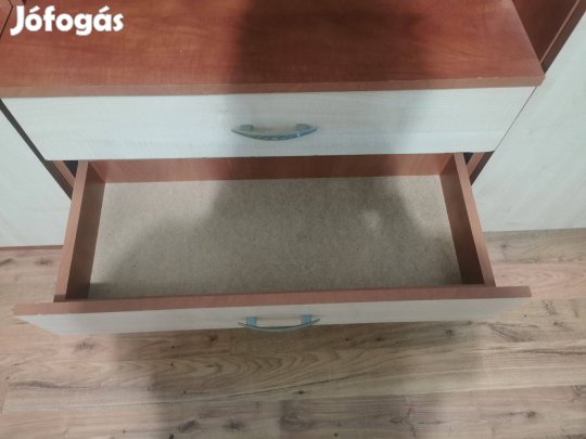 Viktoria 4 soros szekreny sor