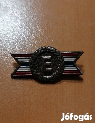 Világháborús Amerikai jelzett ezüst jelvény 