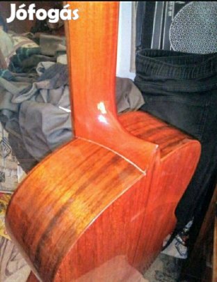 Világmárkás Esteve szerkezetű gitár 