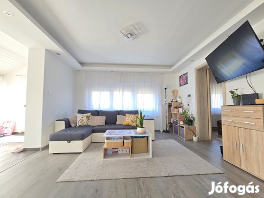 Világos, belső felújításon átesett családi ház(80nm) - Pölöskén