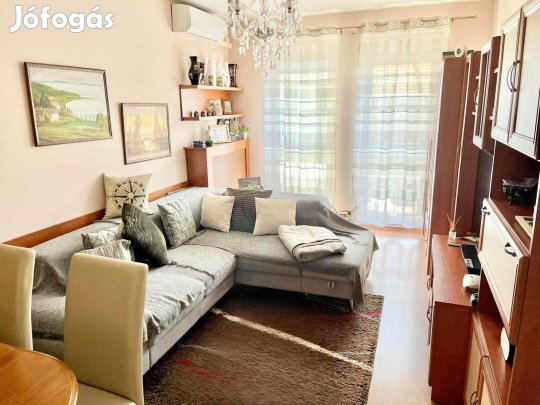 Világos, kiváló elrendezésű lakás remek lokációban  a IV. és XV.