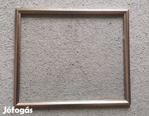 Világos arany színű, enyhén antikolt üvegezett képkeret