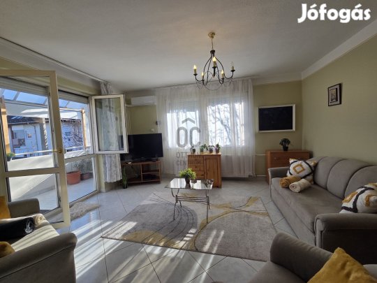 Világos nappali, amerikai konyha  otthon, ahol a fény mindig velünk v