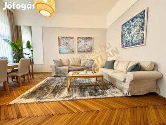 Világos négy hálószobás lakás kiadó a Csengery utcában