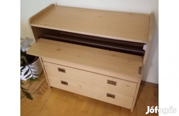 Világos színű cipős szekrény