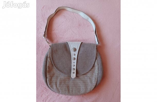 Világos színű kézműves táska