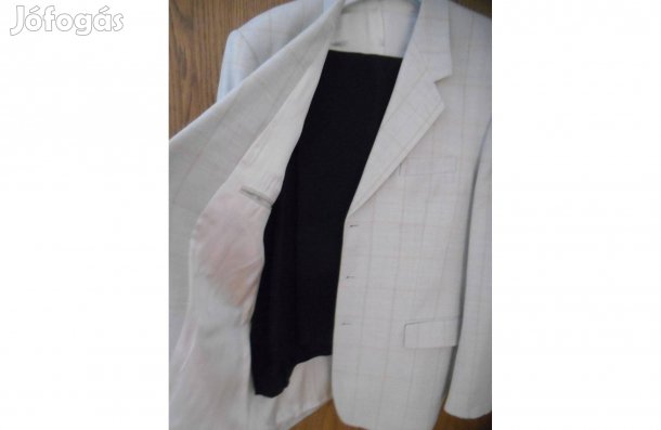 Világos zakó, fekete nadrággal, 52-es öltöny