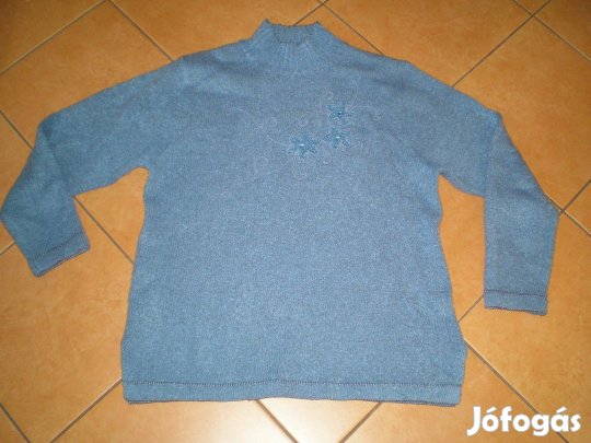 Világosabb kék színű női pulóver XL-es XL elején díszítéssel