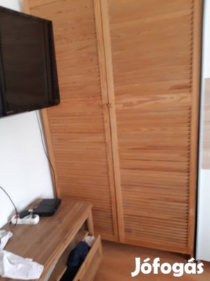 Világosbarna szekrény