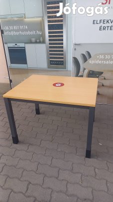 Világosbükk színű íróasztal, 100x80 cm, Steelcase - használt
