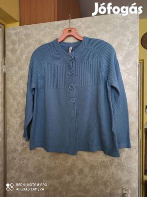 Világoskék kötött női kardigán