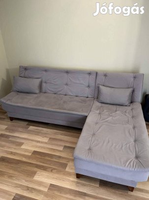 Világosszürke kanapé