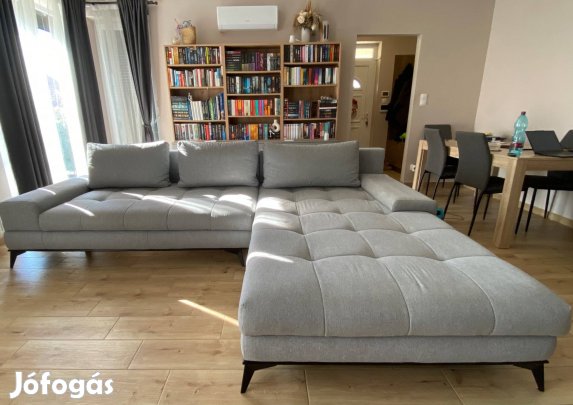 Világosszürke kihúzható sarokkanapé ágynemű tartóval 315 x 212 cm