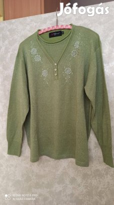 Világoszöld csillámos kötött gyapjús pulóver elől hímzett nagy méretű