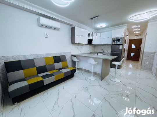 Villamos vonalakhoz közeli igényes lakás eladó!
