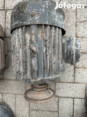 Villanymotorok eladók.