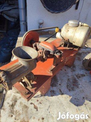 Villanymotoros húsdaráló