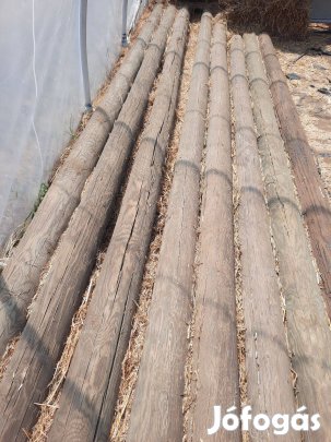 Villanyoszlop betongyámmal eladó