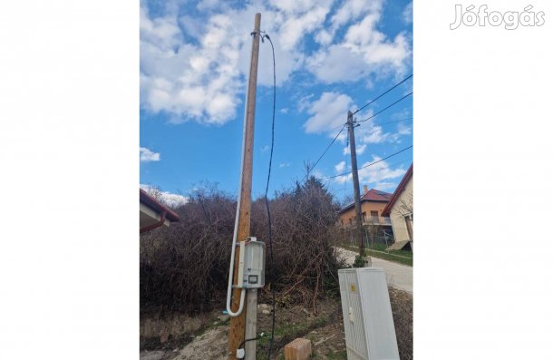 Villanyoszlop betongyámmal,szekrénnyel,villamso szerelvényekkel