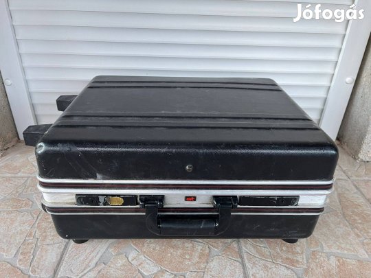 Villanyszerelői gurulós szerszámos koffer